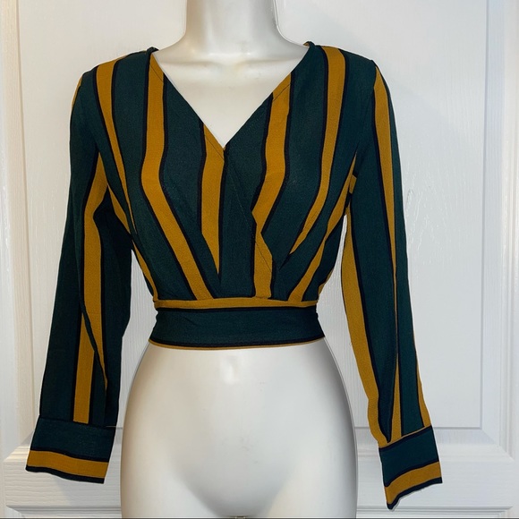 Crop Top W/Long sleeve & Side Zipper Size S - Picture 2 of 5